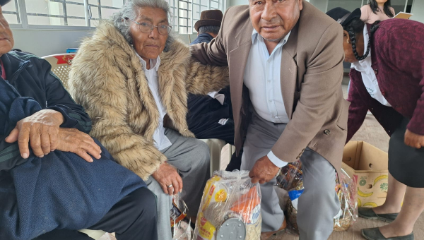 GAD PARROQUIAL DE PICAIHUA REALIZÓ AGASAJO NAVIDEÑO PARA ADULTOS MAYORES DE MOLLEPAMBA